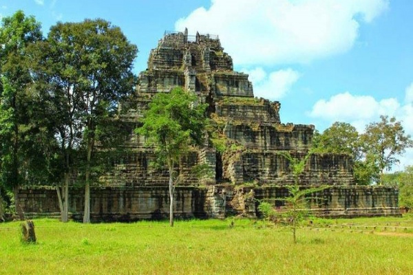 Angkor resort received 400,000 tourists in first eight months