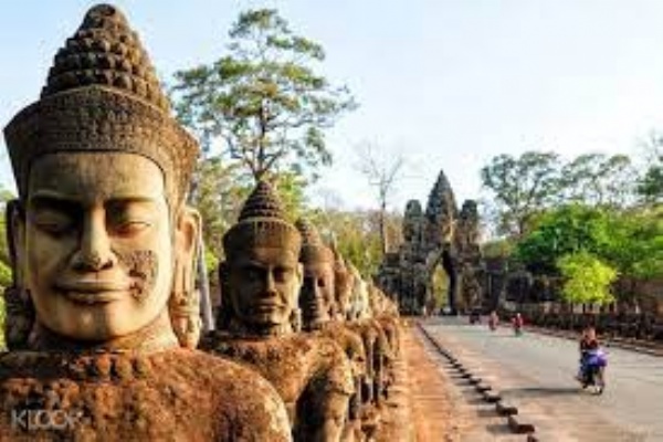 Cambodia to reopen to international travelers in phased manner